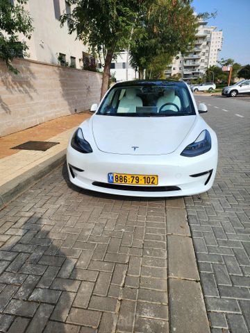 מודעת רכב טסלה מודל 3