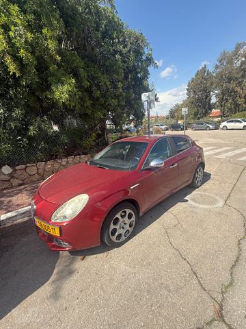 מודעת רכב אלפא רומיאו ג'ולייטה