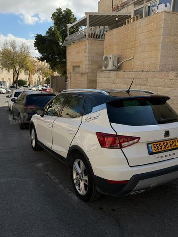 סיאט ארונה