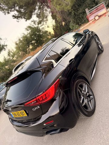 אינפיניטי Q30