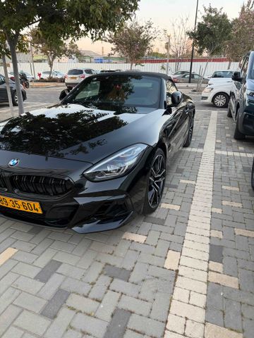 ב מ וו Z4