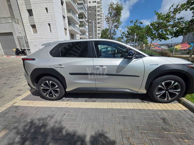 טויוטה bZ4X