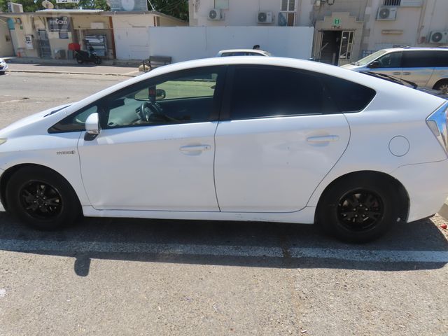 מודעת רכב טויוטה פריוס