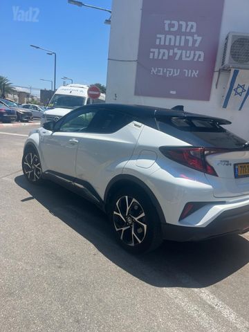 מודעת רכב טויוטה C-HR