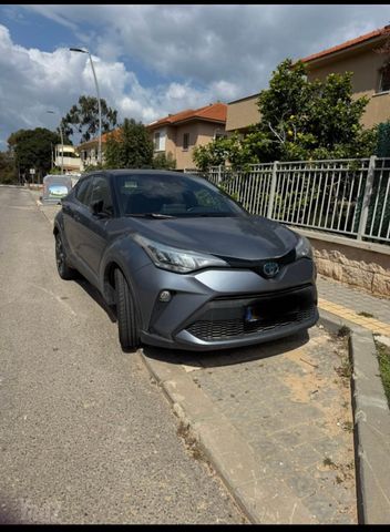 מודעת רכב טויוטה C-HR