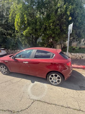 אלפא רומיאו ג'ולייטה