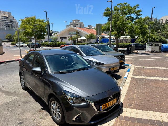 מודעת רכב מאזדה 2