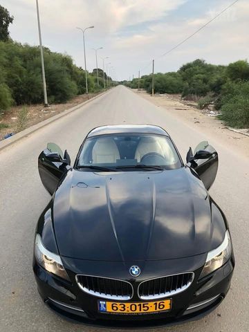 ב מ וו Z4