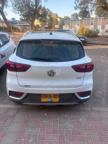 אם ג'י ZS