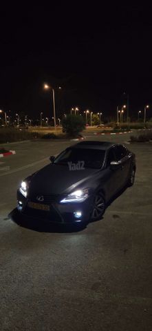 לקסוס IS
