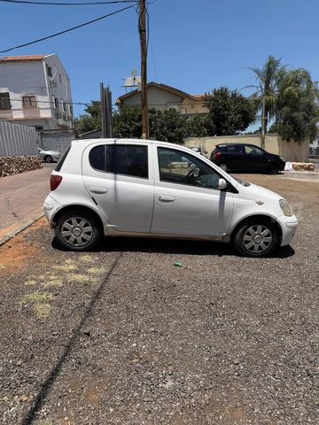 טויוטה יאריס