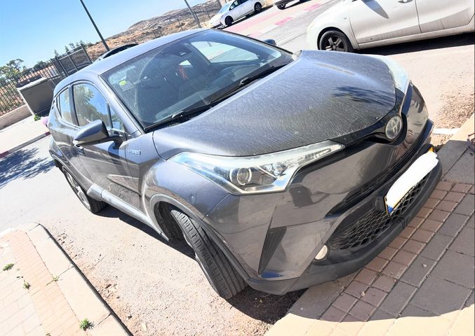 מודעת רכב טויוטה C-HR