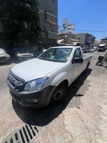איסוזו די-מקס