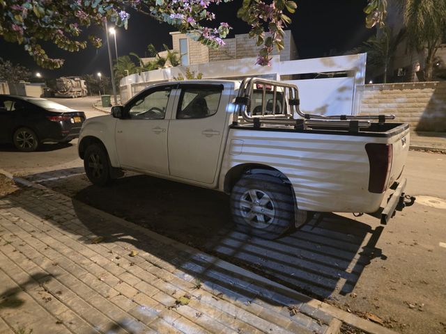 איסוזו די-מקס