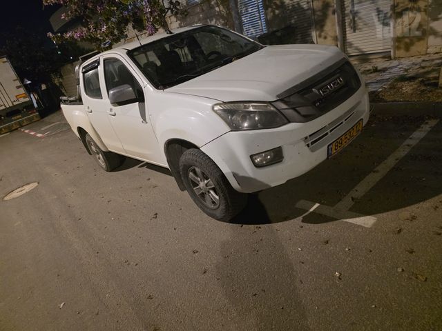 מודעת רכב איסוזו די-מקס