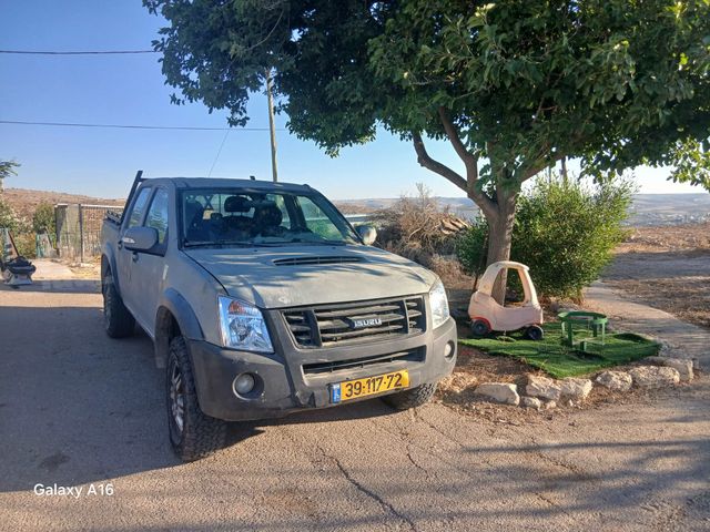 איסוזו די-מקס