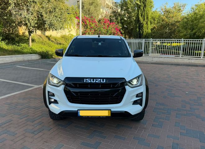 איסוזו די-מקס