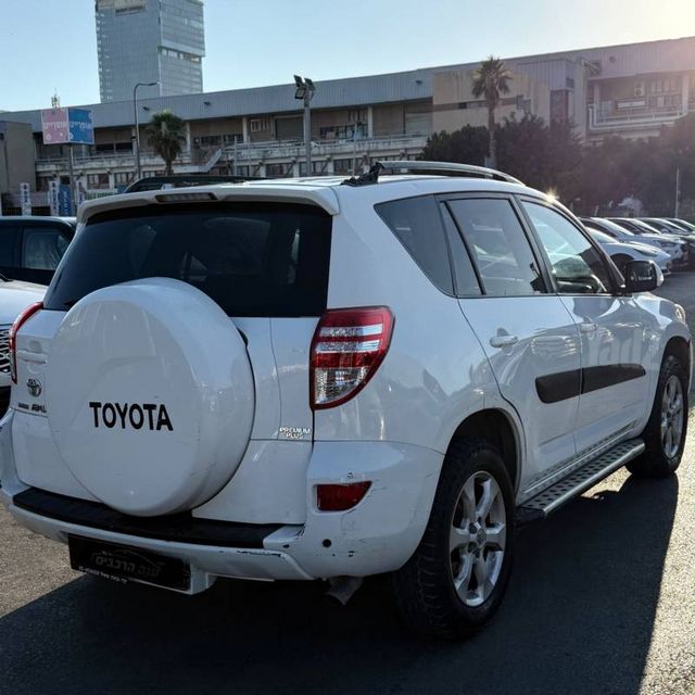 טויוטה RAV4