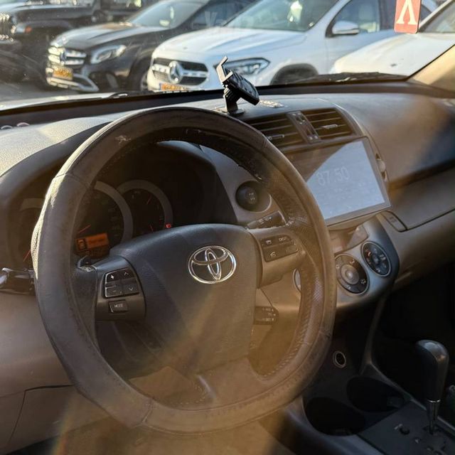 טויוטה RAV4