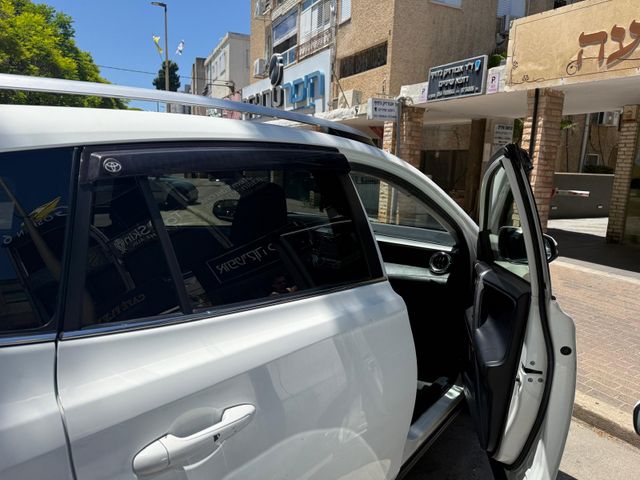 טויוטה RAV4