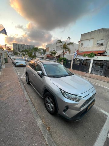 מודעת רכב טויוטה RAV4