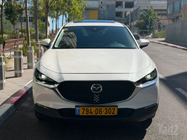 מודעת רכב מאזדה CX-30