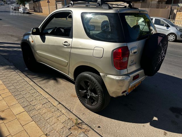 טויוטה RAV4