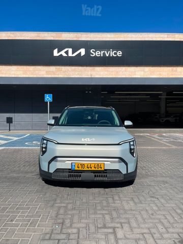 מודעת רכב קיה EV3