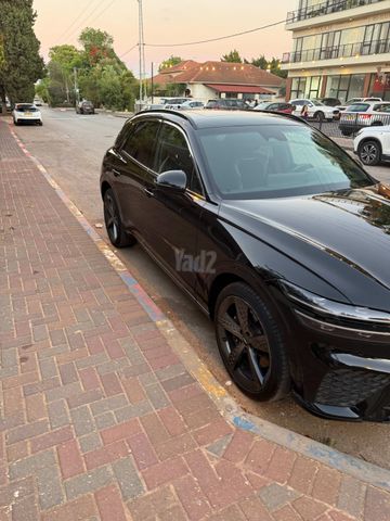 מודעת רכב ג'נסיס GV70
