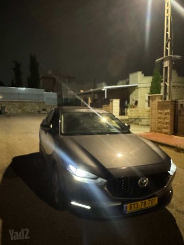 מודעת רכב מאזדה CX-30