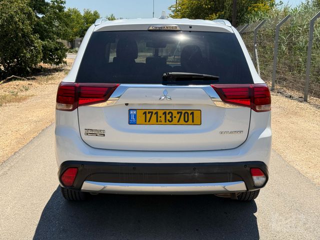 מיצובישי אאוטלנדר