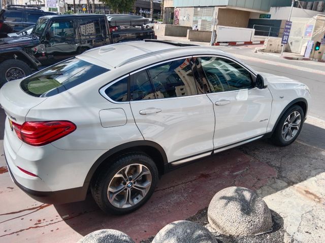 ב מ וו X4