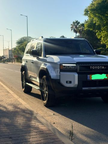 טויוטה לנד קרוזר
