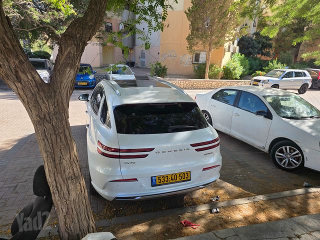 ג'נסיס GV70