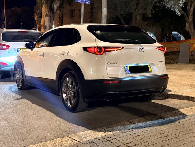 מודעת רכב מאזדה CX-30