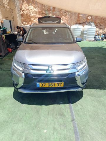 מיצובישי אאוטלנדר