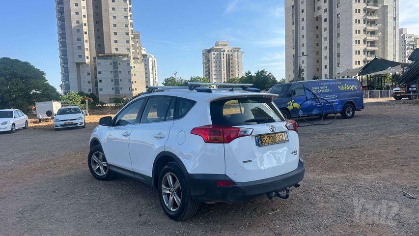 טויוטה RAV4