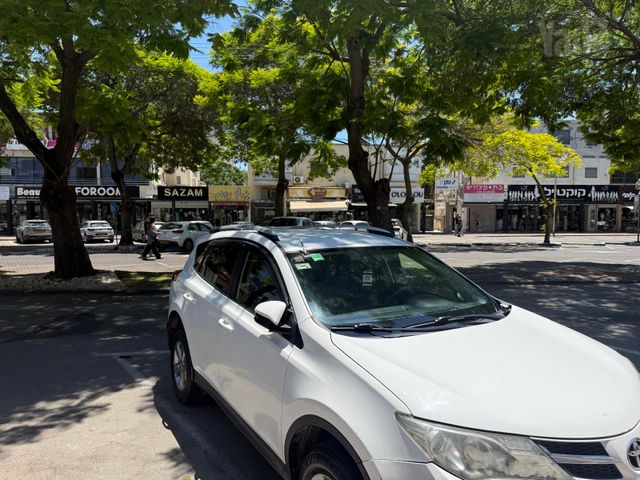 טויוטה RAV4