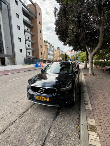 מודעת רכב וולוו XC40