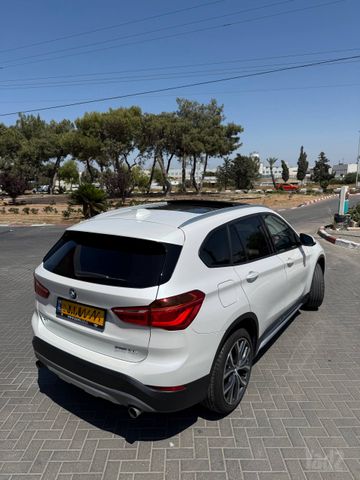 ב מ וו X1