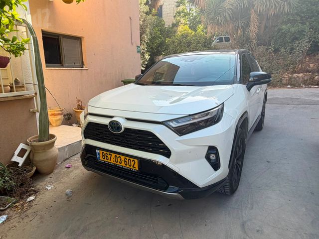 טויוטה RAV4
