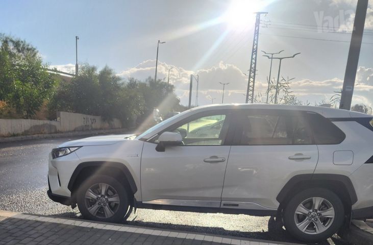 מודעת רכב טויוטה RAV4