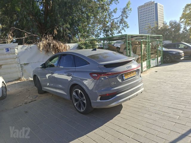 מודעת רכב אאודי Q4 e-tron