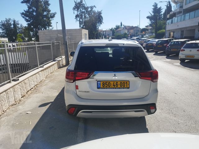 מיצובישי אאוטלנדר