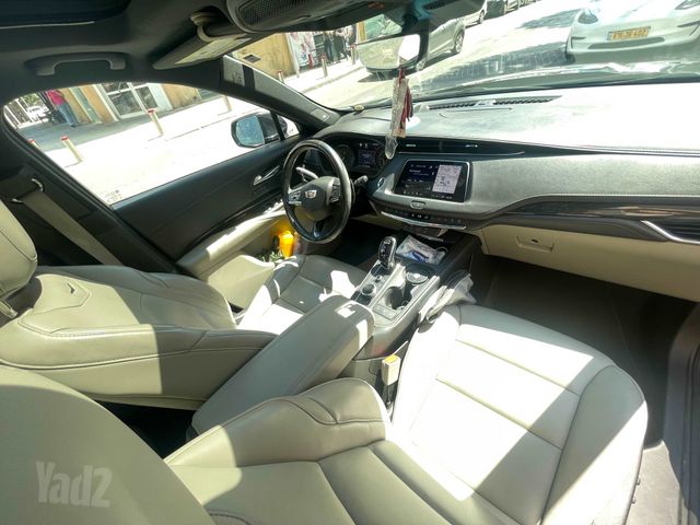 קאדילק XT4