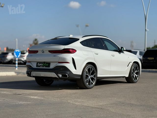 ב מ וו X6