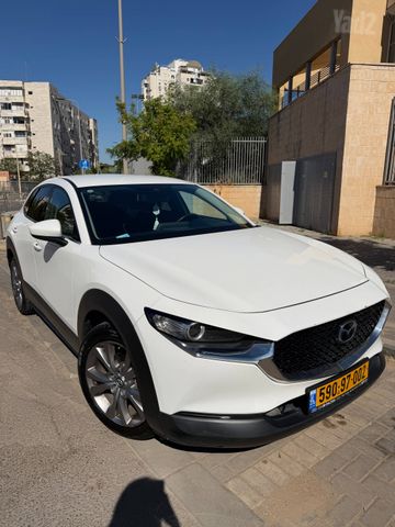 מודעת רכב מאזדה CX-30