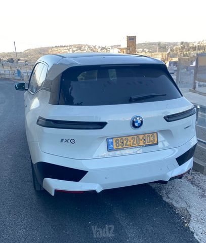 ב מ וו iX
