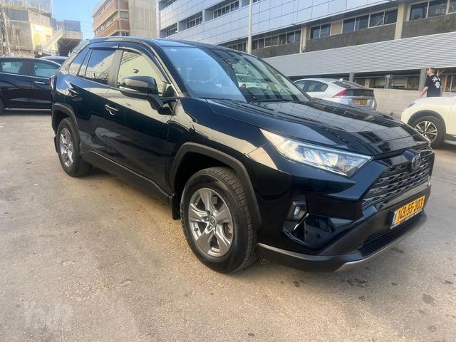 טויוטה RAV4