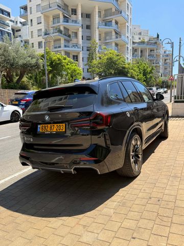 ב מ וו iX3